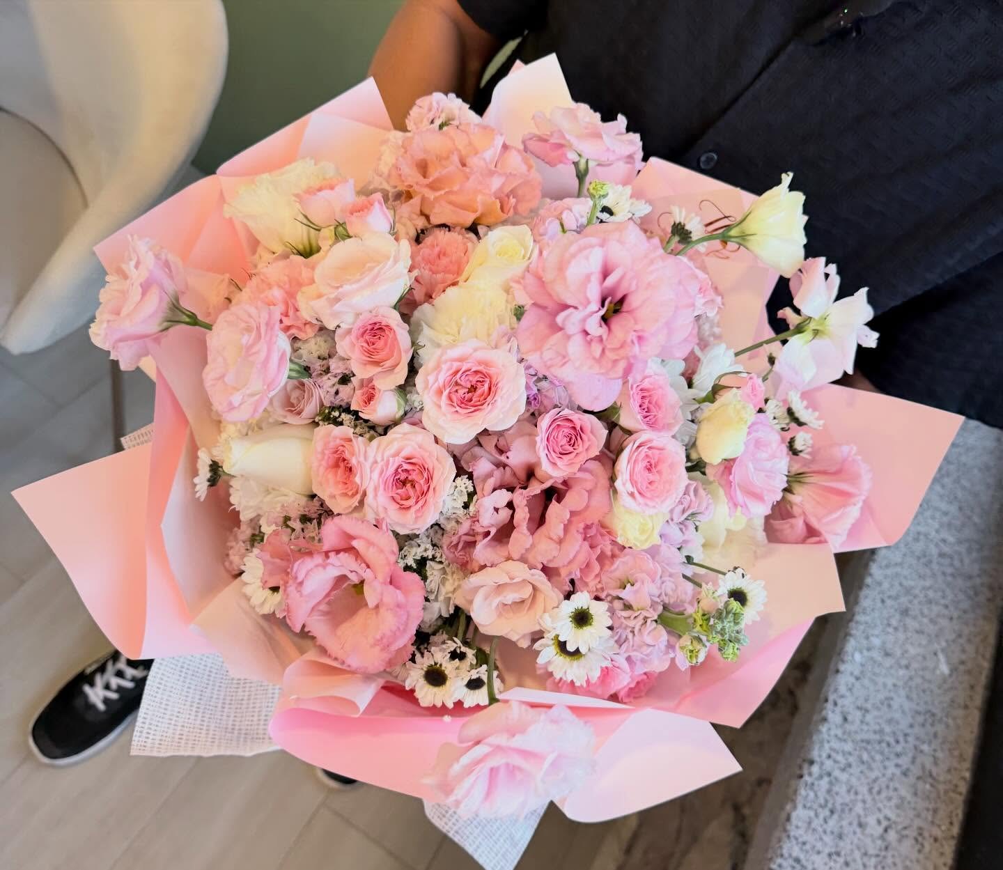 Ramo de flores en tonos pastel hecho en Lindas